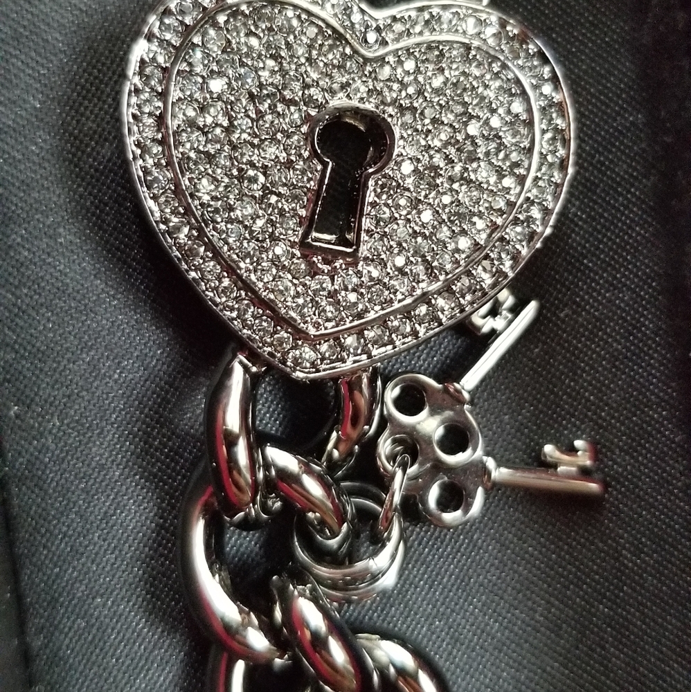 BN JUICY COUTURE DARK SILVER PAVE HEART PADLOCK AND KEYS BRACELET
